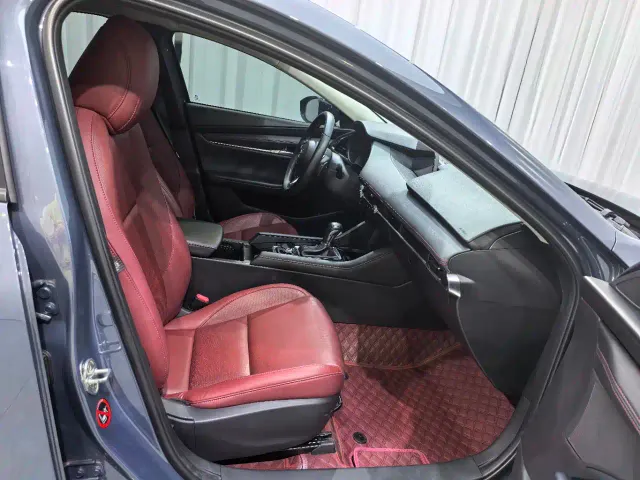 Mazda Axela — Фото автомобиля 10