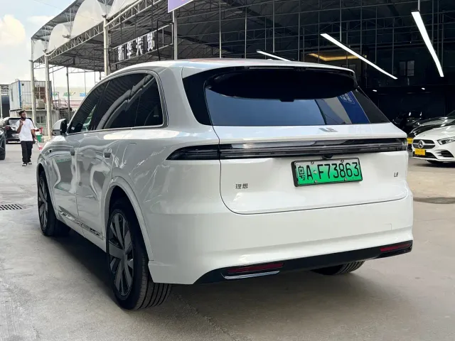 Li Auto L8 — Фото автомобиля 5