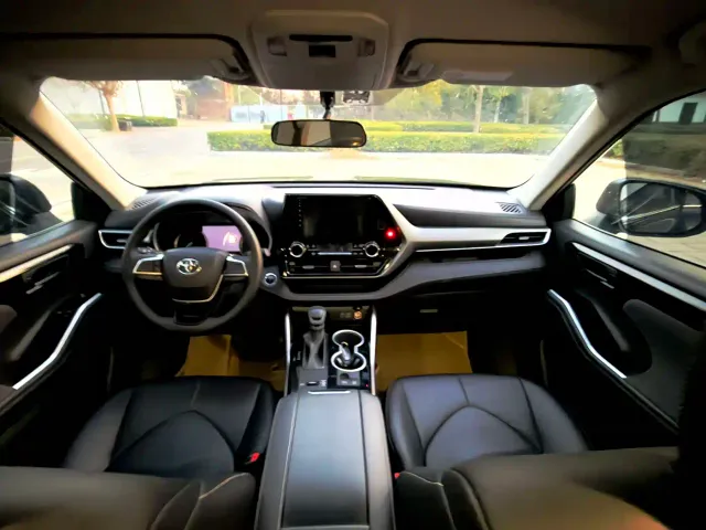 Toyota Highlander — Фото автомобиля 9