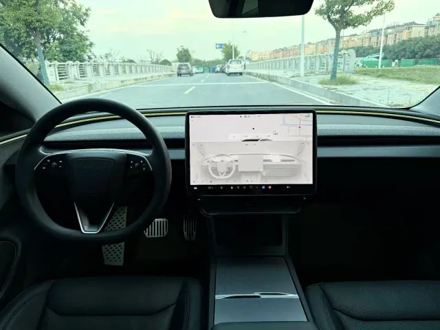 Tesla Model 3 — Фото автомобиля 3