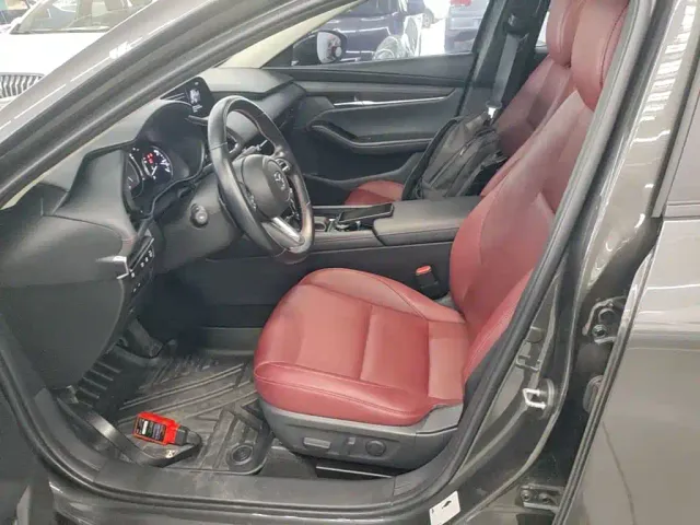 Mazda Axela — Фото автомобиля 14