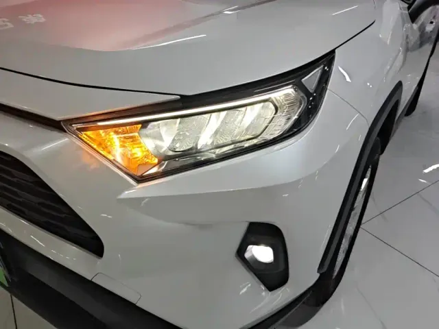 Toyota RAV4 — Фото автомобиля 23