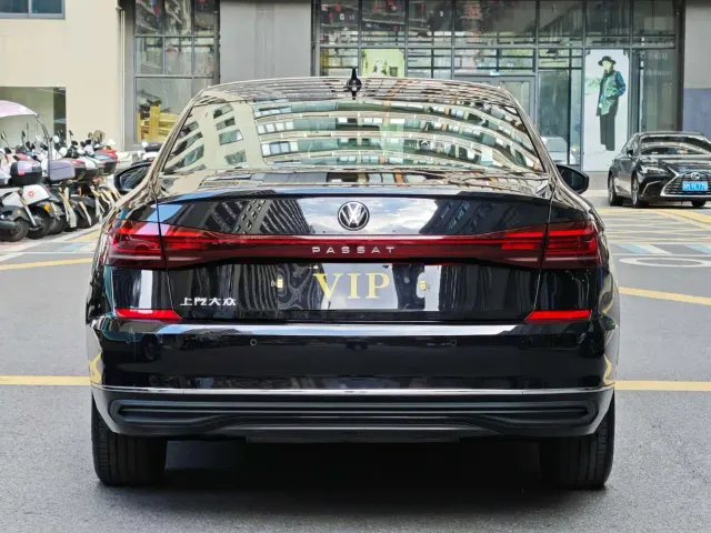 Volkswagen Passat — Фото автомобиля 8