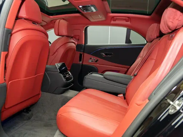Bentley Flying Spur — Фото автомобиля 12