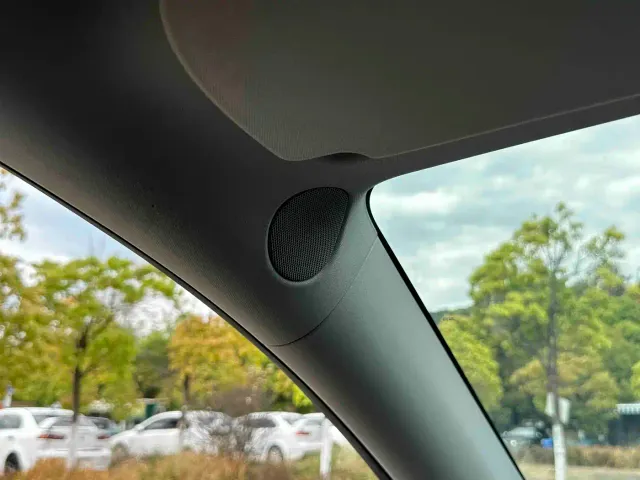 Tesla Model Y — Фото автомобиля 14
