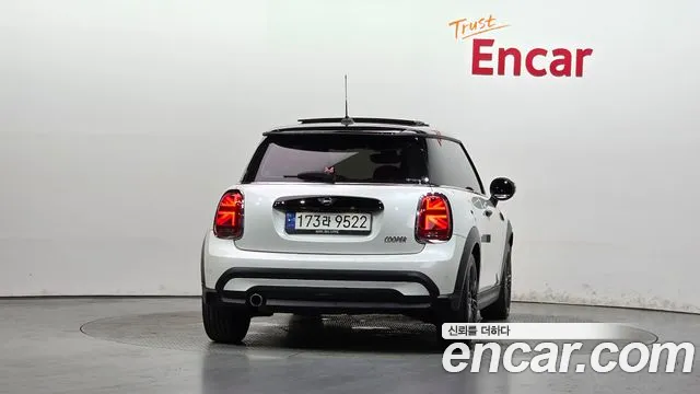 Mini Cooper Cooper Classic Plus — Фото автомобиля 4