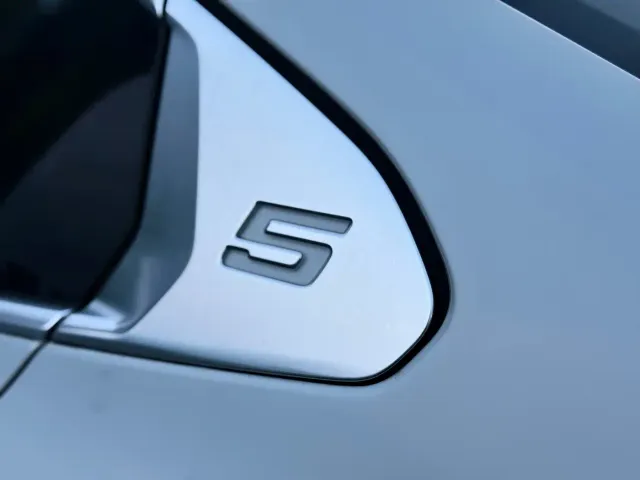 BMW 5 Series — Фото автомобиля 6