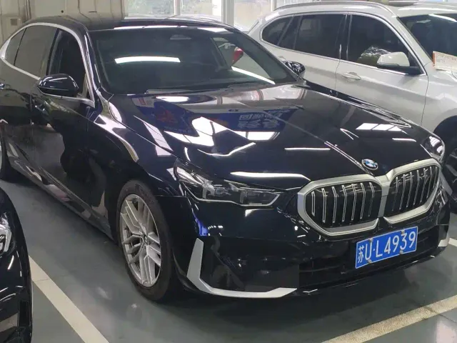 BMW 5 Series — Фото автомобиля 3