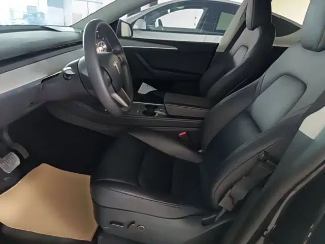 Tesla Model Y — Фото автомобиля 14