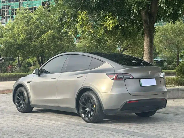 Tesla Model Y — Фото автомобиля 7