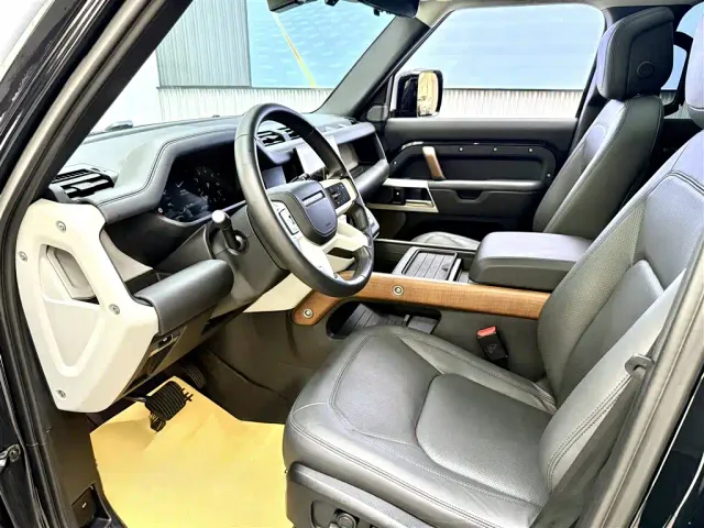 Land Rover Defender — Фото автомобиля 21