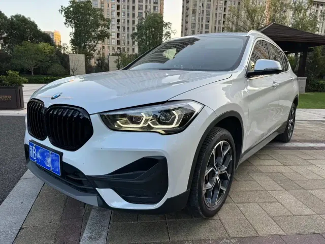 Фотография автомобиля — BMW X1