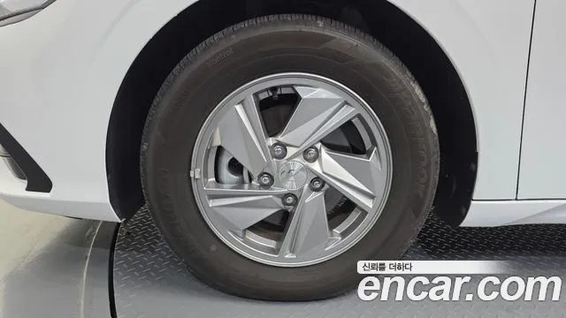 Hyundai Avante CN7 — Фото автомобиля 5