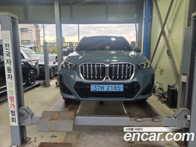 Фотография автомобиля — BMW iX1