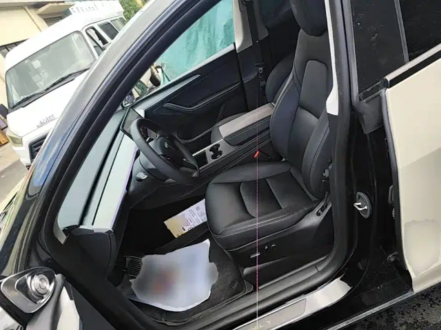 Tesla Model Y — Фото автомобиля 14