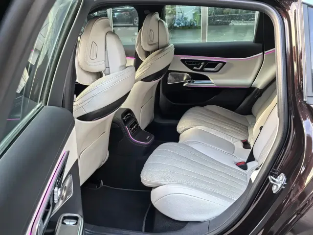 Mercedes-Benz E-Class — Фото автомобиля 5