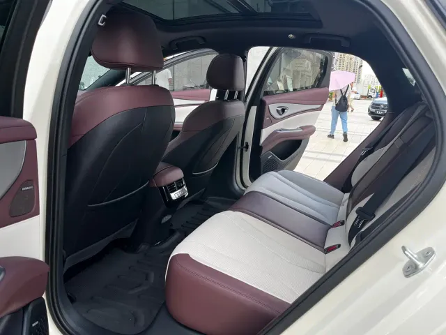 BYD Seal 07 DM-i — Фото автомобиля 11
