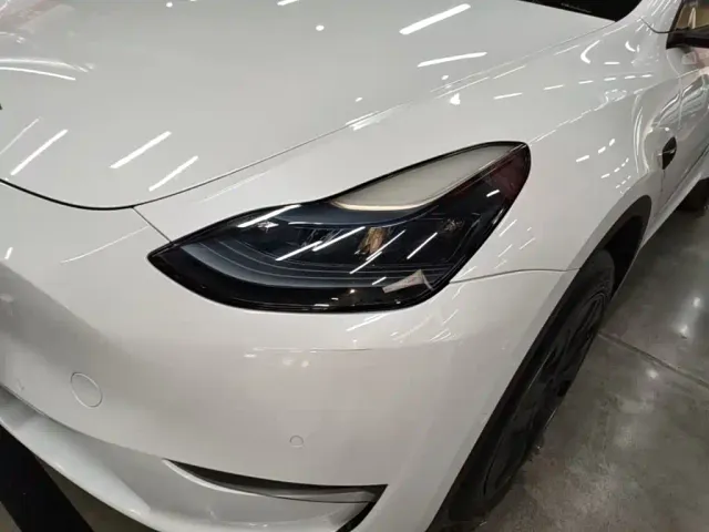 Tesla Model Y — Фото автомобиля 23