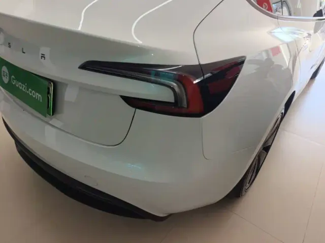 Tesla Model 3 — Фото автомобиля 7