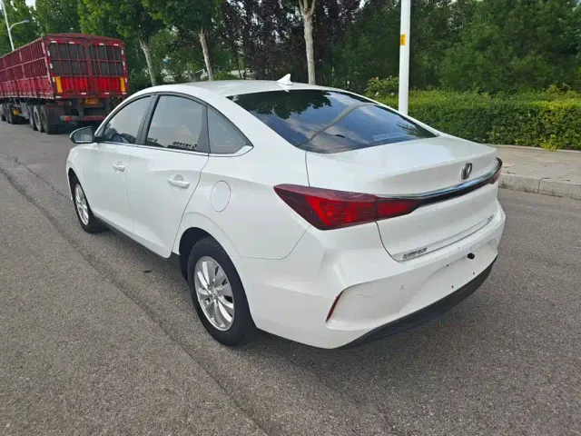 Changan Eado — Фото автомобиля 17