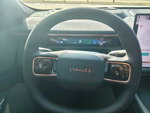 Lynk & Co 900 — Фото автомобиля 9