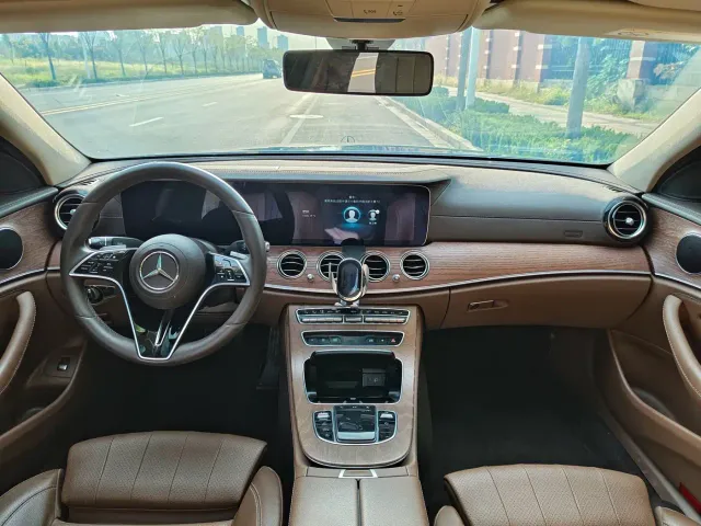 Mercedes-Benz E-Class — Фото автомобиля 21