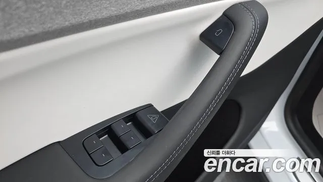 Tesla Model Y — Фото автомобиля 20