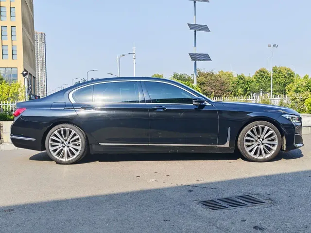 BMW 7 Series — Фото автомобиля 4