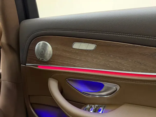Mercedes-Benz E-Class — Фото автомобиля 9