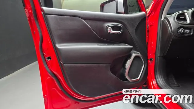 Jeep Renegade — Фото автомобиля 13