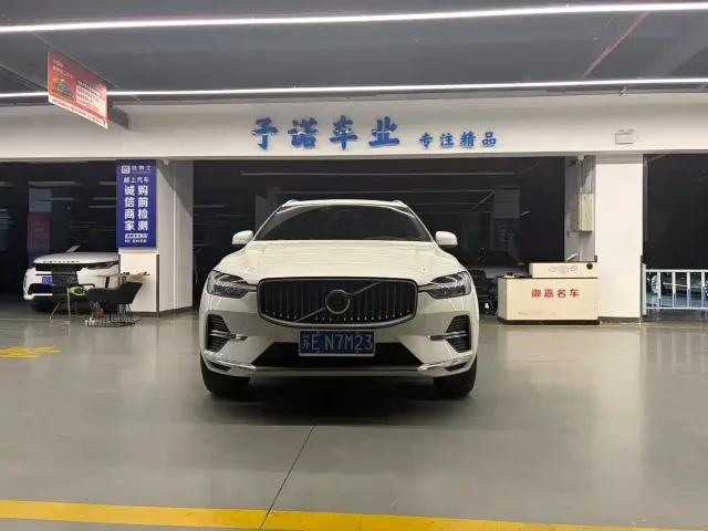 Volvo XC60 — Фото автомобиля 2