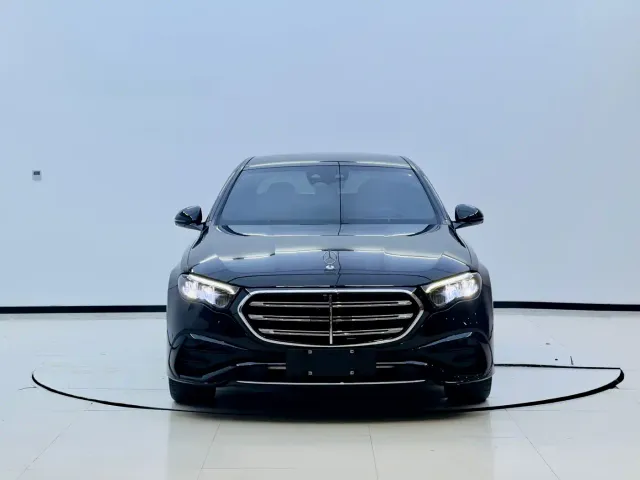 Mercedes-Benz E-Class — Фото автомобиля 2