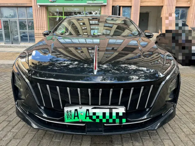 Hongqi E-QM5 — Фото автомобиля 2