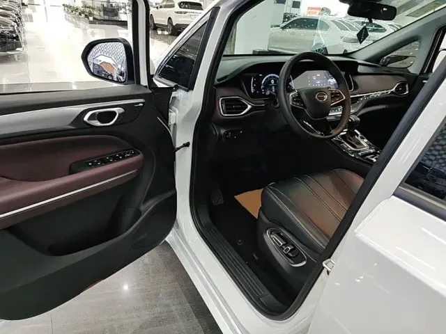GAC Trumpchi M6 — Фото автомобиля 11