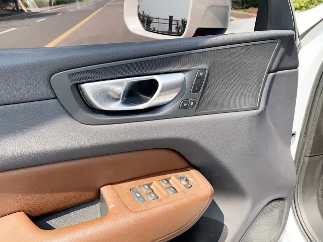 Volvo XC60 — Фото автомобиля 11