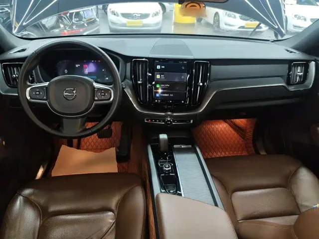 Volvo XC60 — Фото автомобиля 9