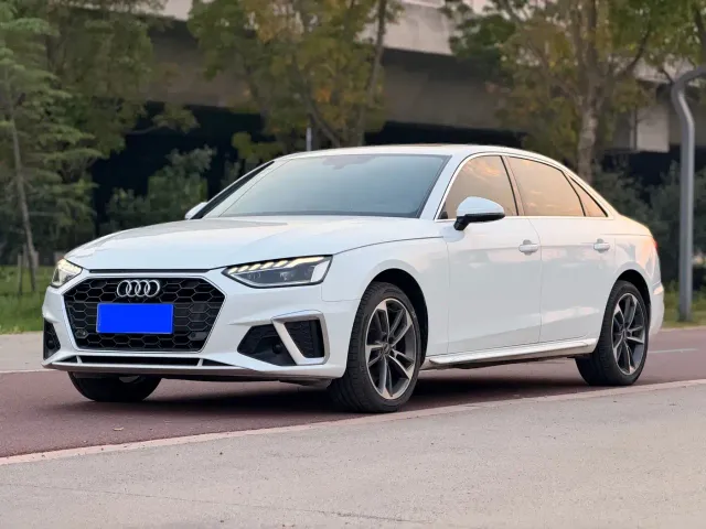Фотография автомобиля — Audi A4L