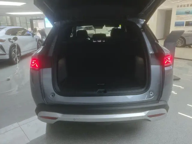 BYD Song L DM-i — Фото автомобиля 9