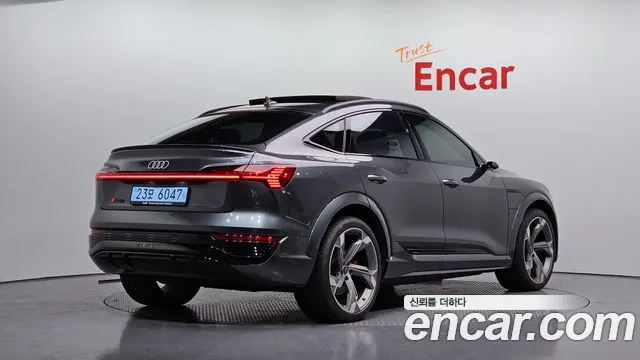 Audi SQ8 e-tron — Фото автомобиля 2