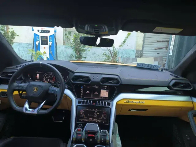 Lamborghini Urus — Фото автомобиля 14