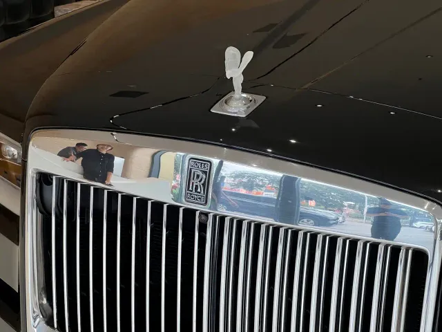 Rolls-Royce Cullinan — Фото автомобиля 2