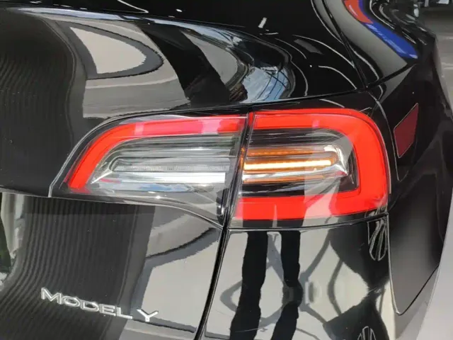 Tesla Model Y — Фото автомобиля 7