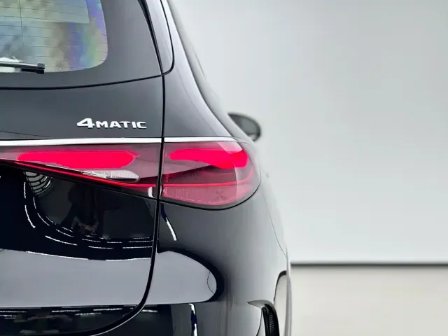 Mercedes-Benz Mercedes-Benz GLC 2023 GLC 260 L 4MATIC Luxury 5-Seater — Фото автомобиля 16