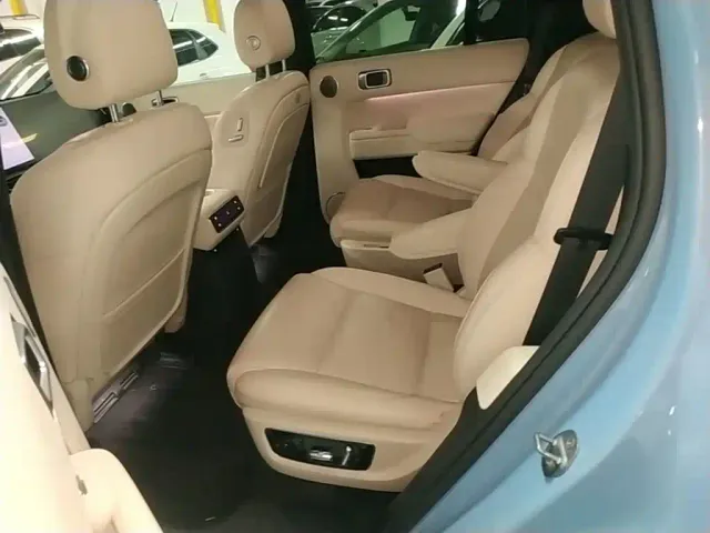 Li Auto Li L8 2024 Model Ultra — Фото автомобиля 16