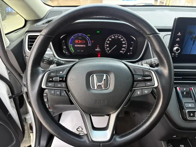 Honda Elysion — Фото автомобиля 16