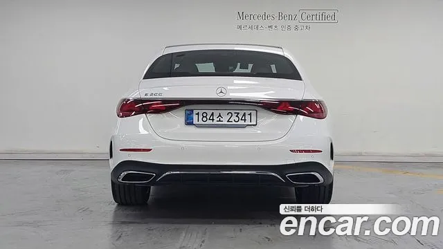 Mercedes-Benz E-Class — Фото автомобиля 4