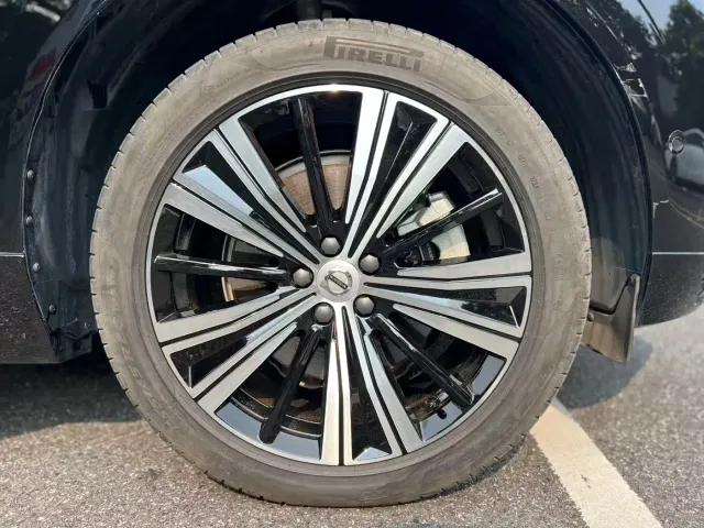 Volvo XC60 — Фото автомобиля 8
