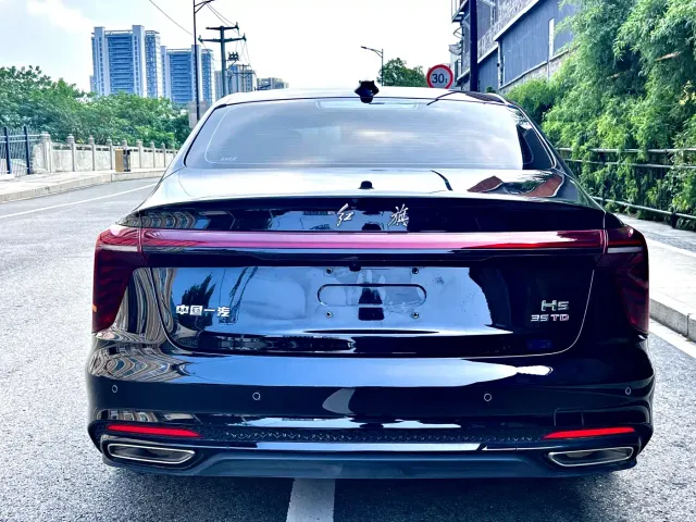 Hongqi H5 — Фото автомобиля 13