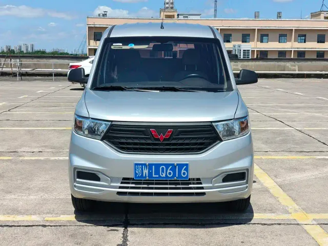 Фотография автомобиля — Wuling Hongguang V