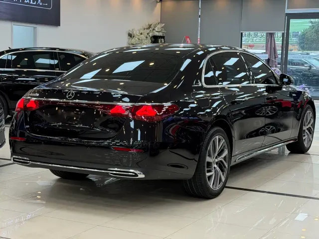 Mercedes-Benz E-Class — Фото автомобиля 19